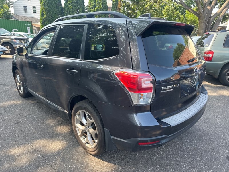 Additional photo of vehicle.