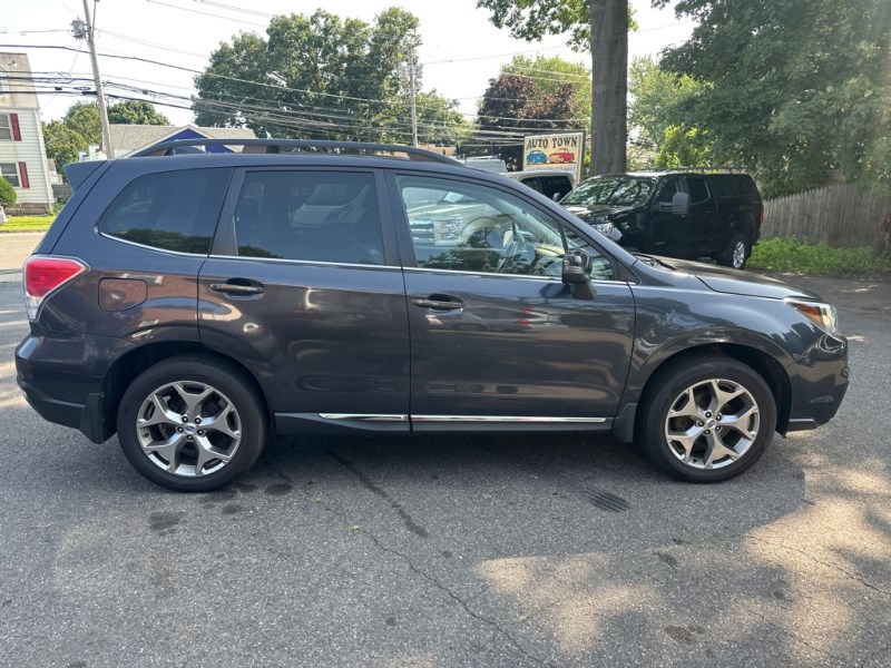 Additional photo of vehicle.