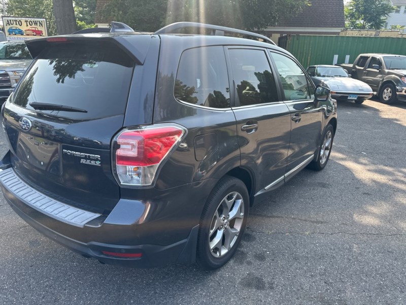 Additional photo of vehicle.