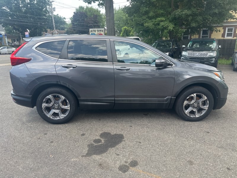 Additional photo of vehicle.