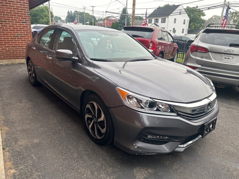Additional photo of vehicle.