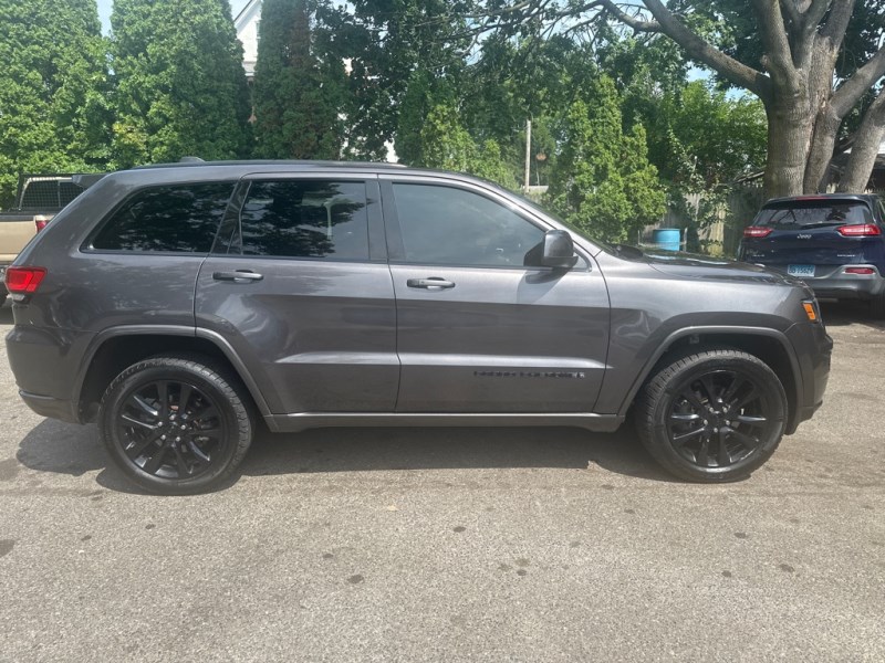 Additional photo of vehicle.