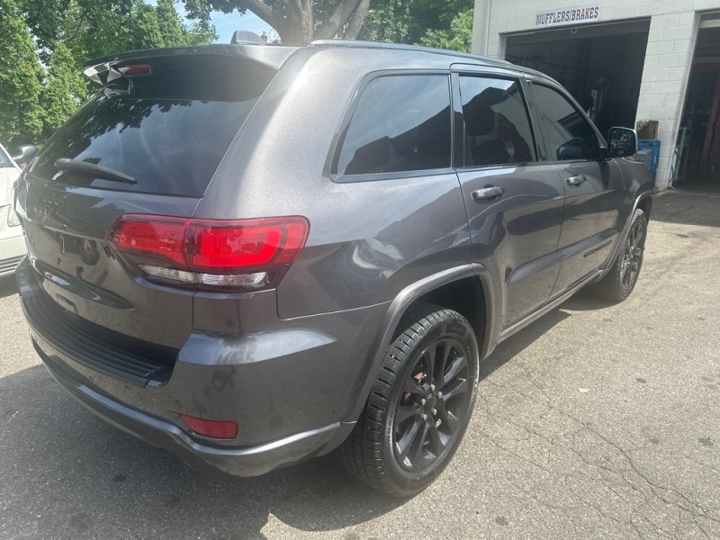 Additional photo of vehicle.