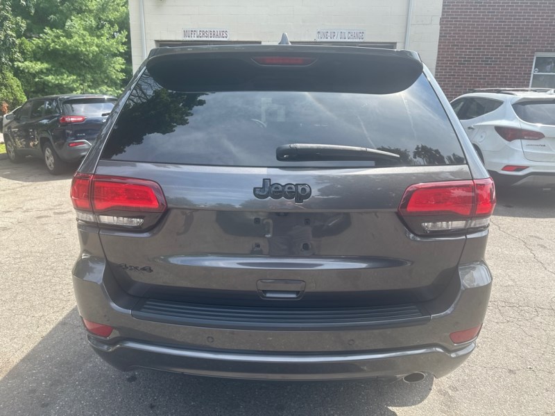 Additional photo of vehicle.