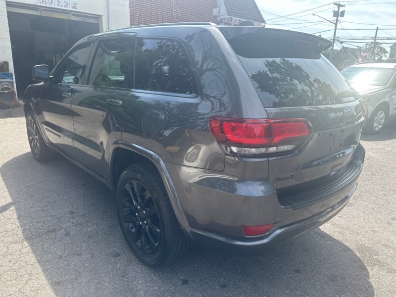 Additional photo of vehicle.