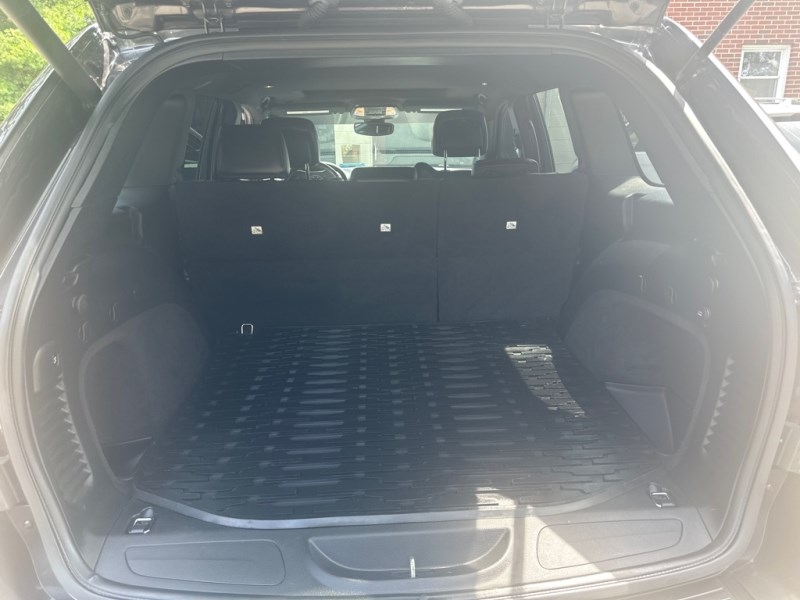 Additional photo of vehicle.