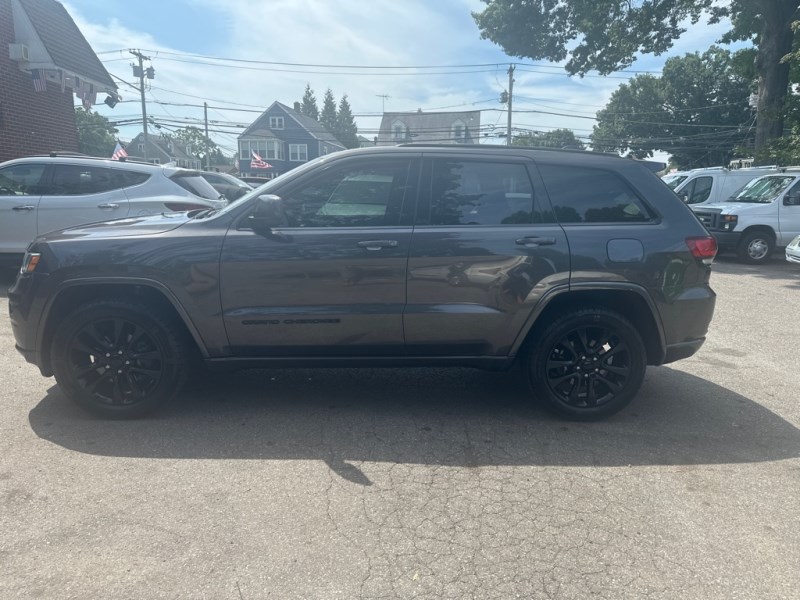 Additional photo of vehicle.