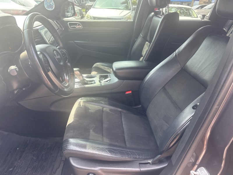 Additional photo of vehicle.