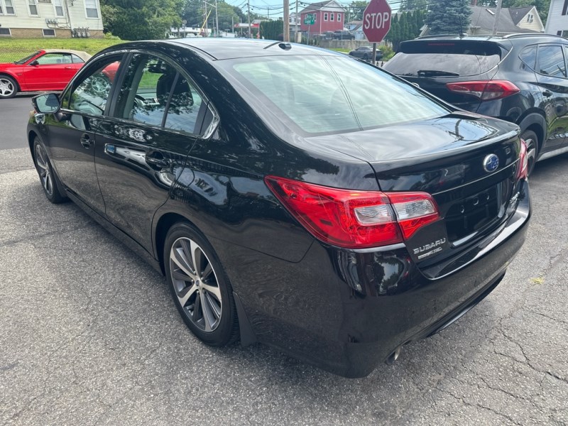Additional photo of vehicle.