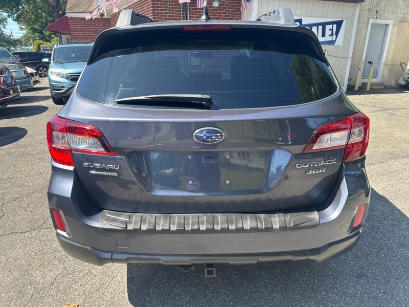 Additional photo of vehicle.