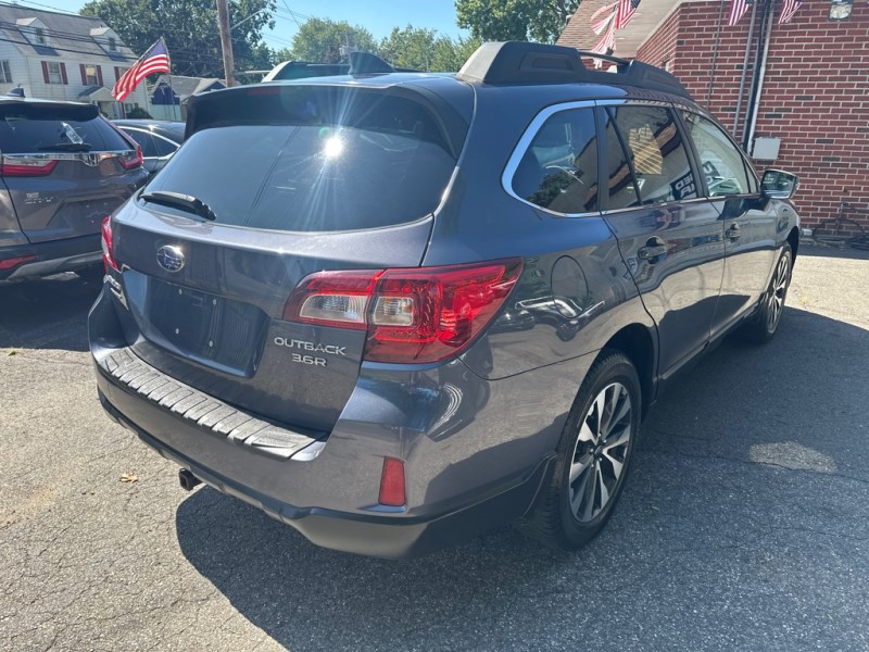 Additional photo of vehicle.