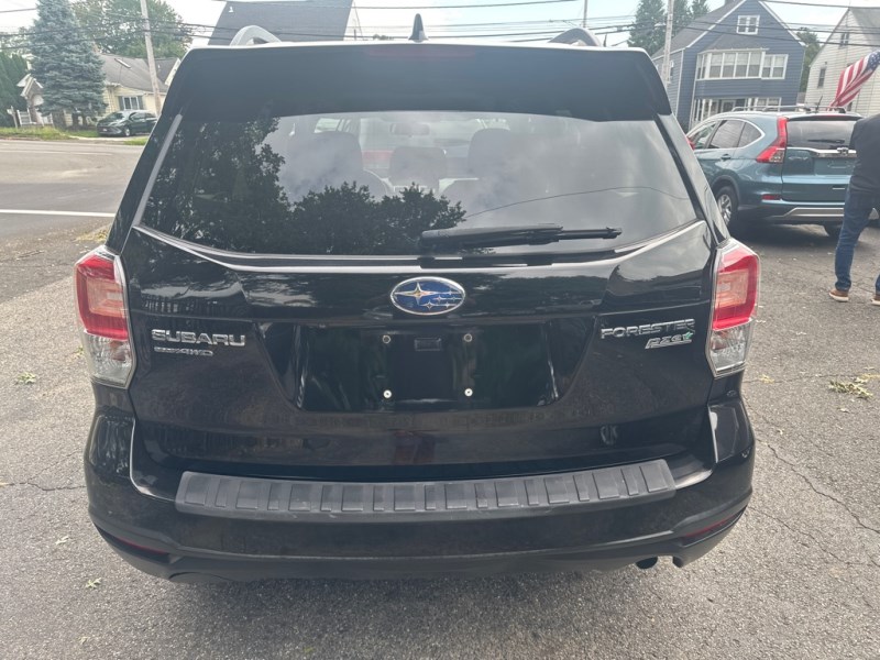 Additional photo of vehicle.