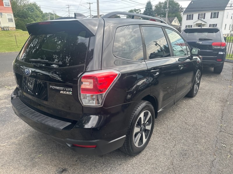 Additional photo of vehicle.