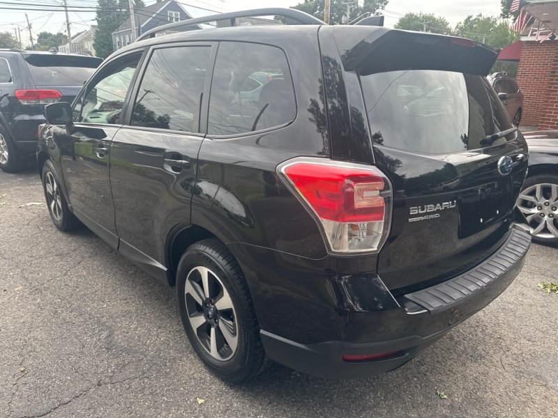 Additional photo of vehicle.