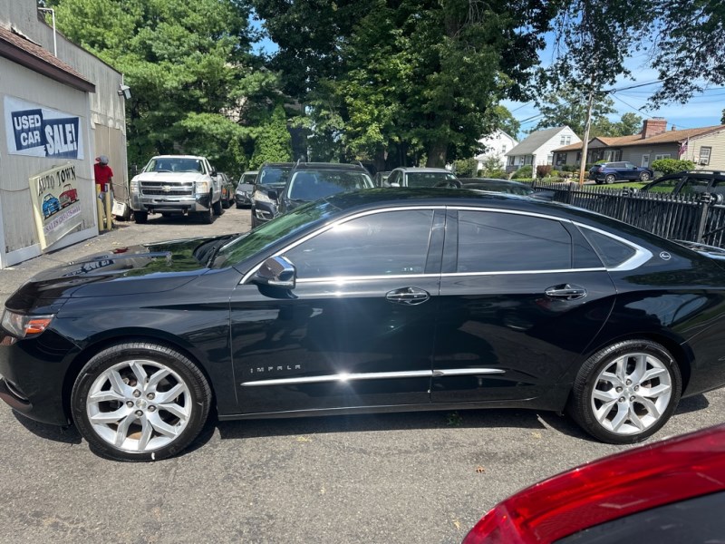 Additional photo of vehicle.