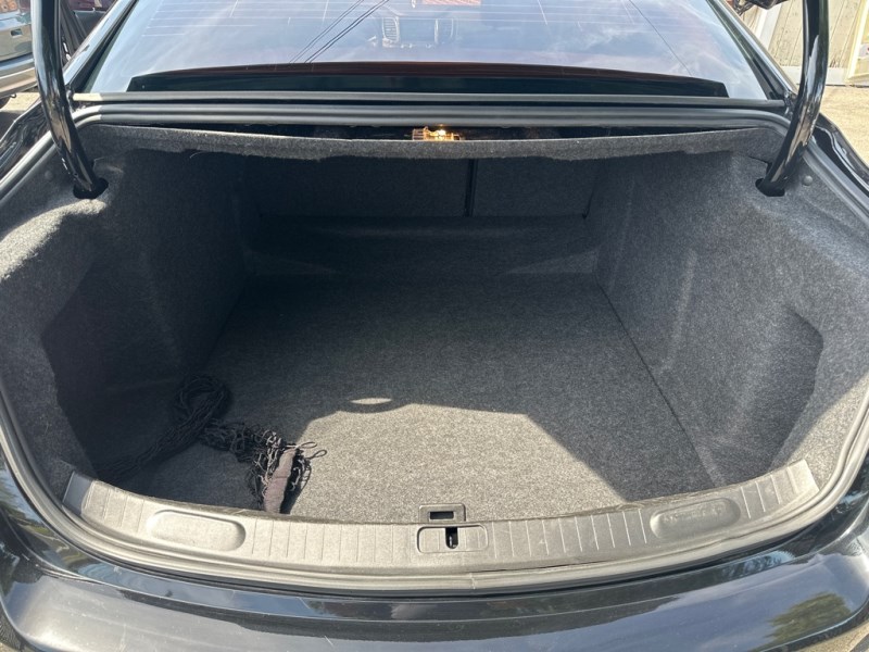 Additional photo of vehicle.