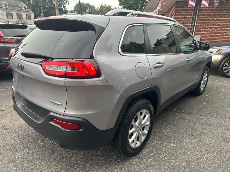 Additional photo of vehicle.