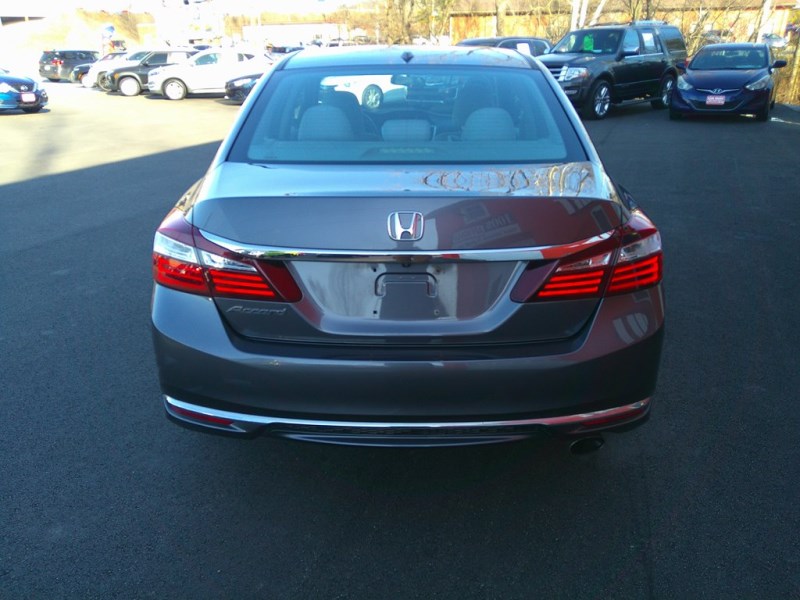 Additional photo of vehicle.