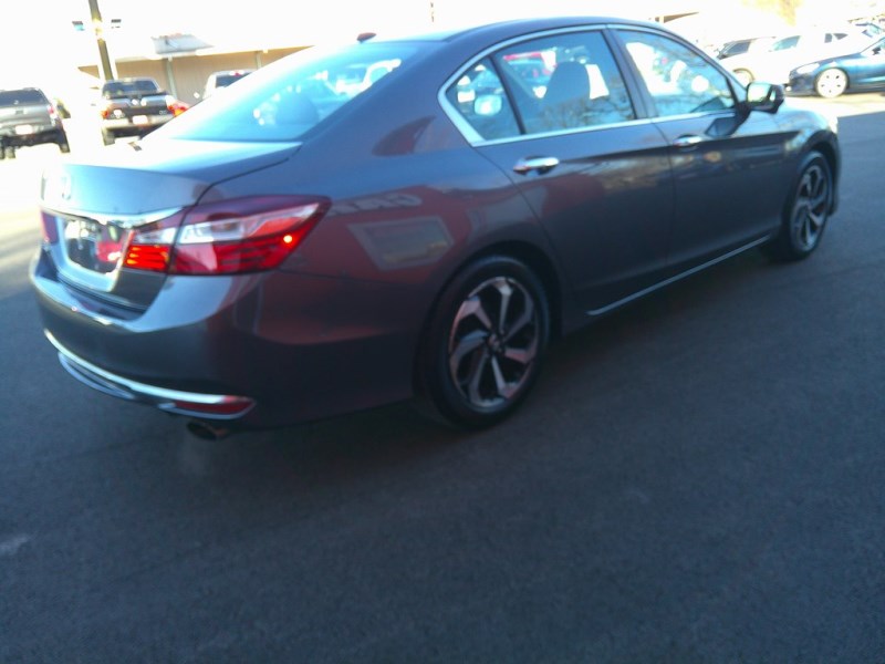 Additional photo of vehicle.