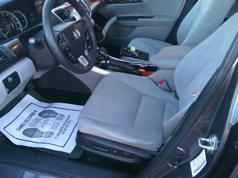 Additional photo of vehicle.