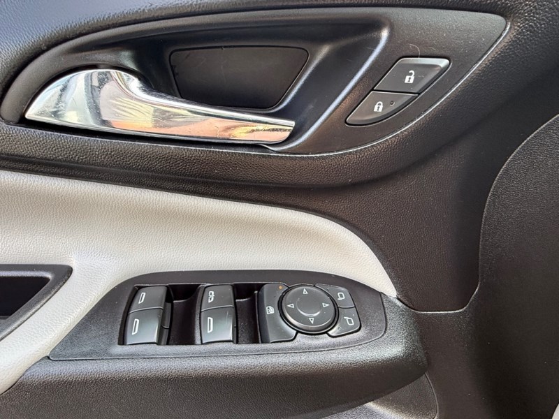 2018 Chevrolet Equinox LS - Photo 26