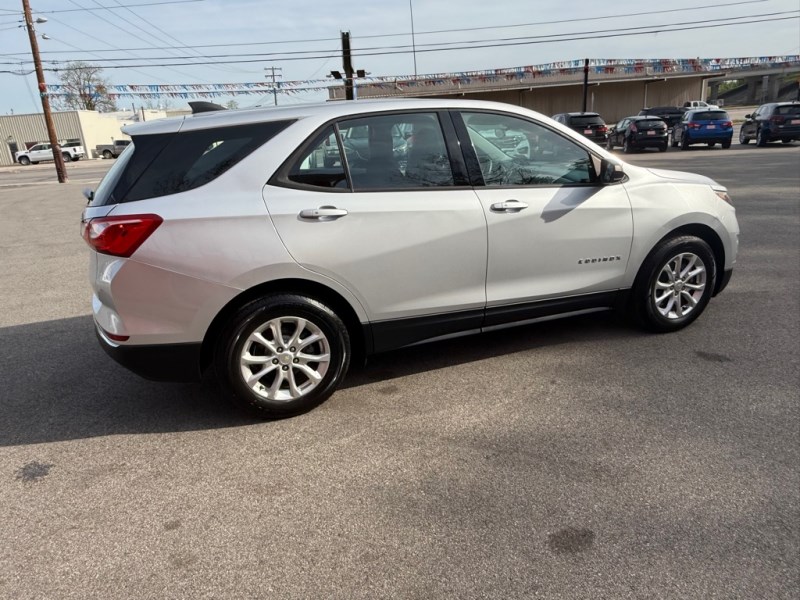 2018 Chevrolet Equinox LS - Photo 6