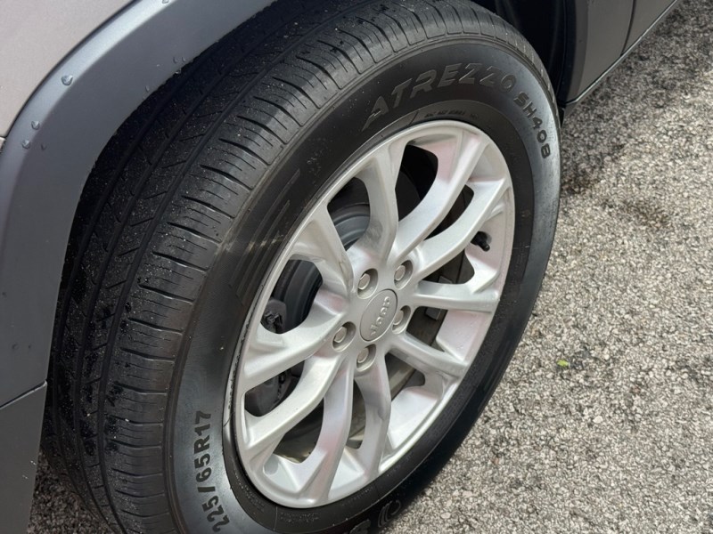 2019 Jeep Cherokee Latitude - Photo 16