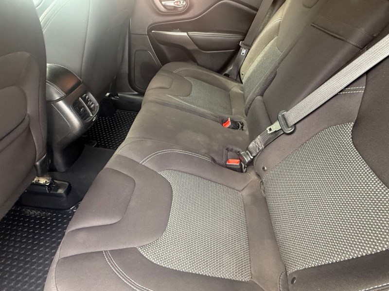 2019 Jeep Cherokee Latitude - Photo 22