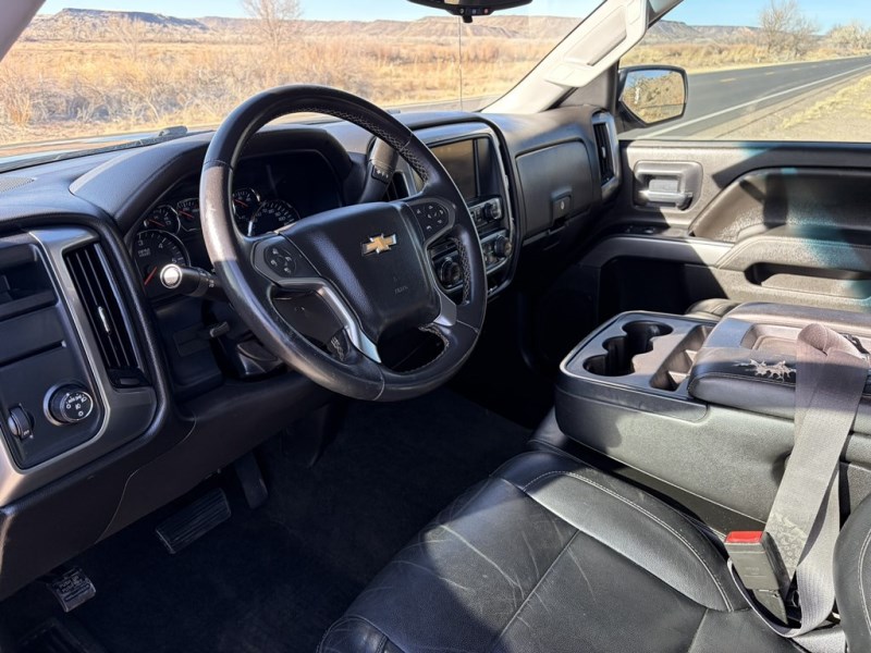 Additional photo of vehicle.