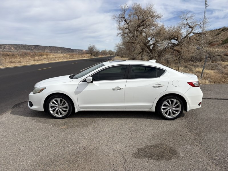 Additional photo of vehicle.