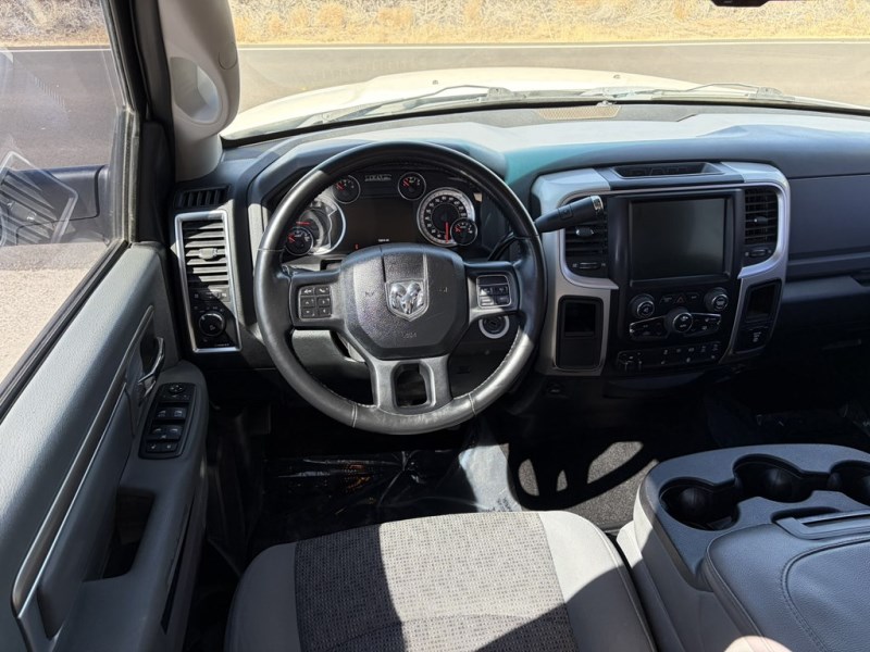 Additional photo of vehicle.