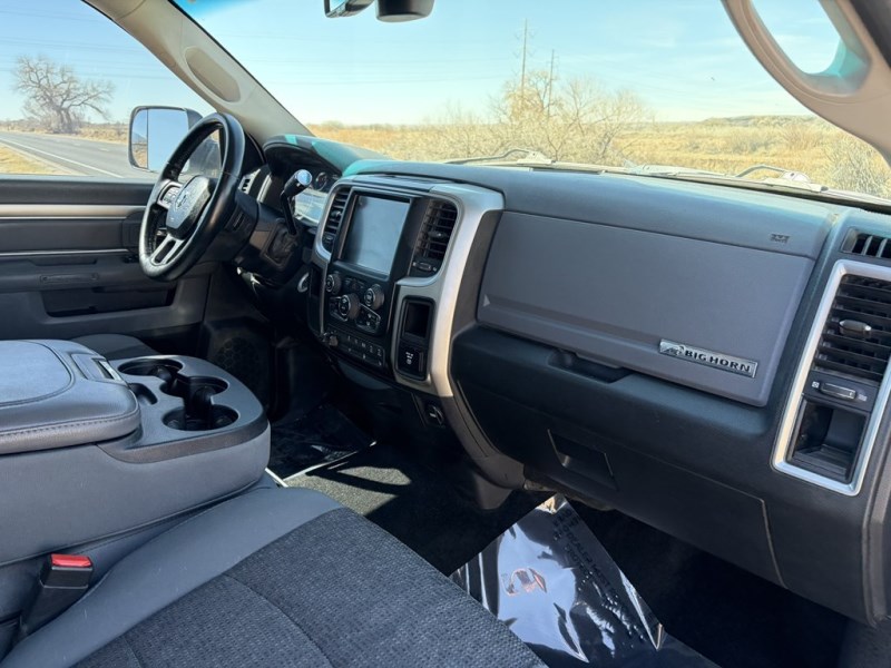 Additional photo of vehicle.