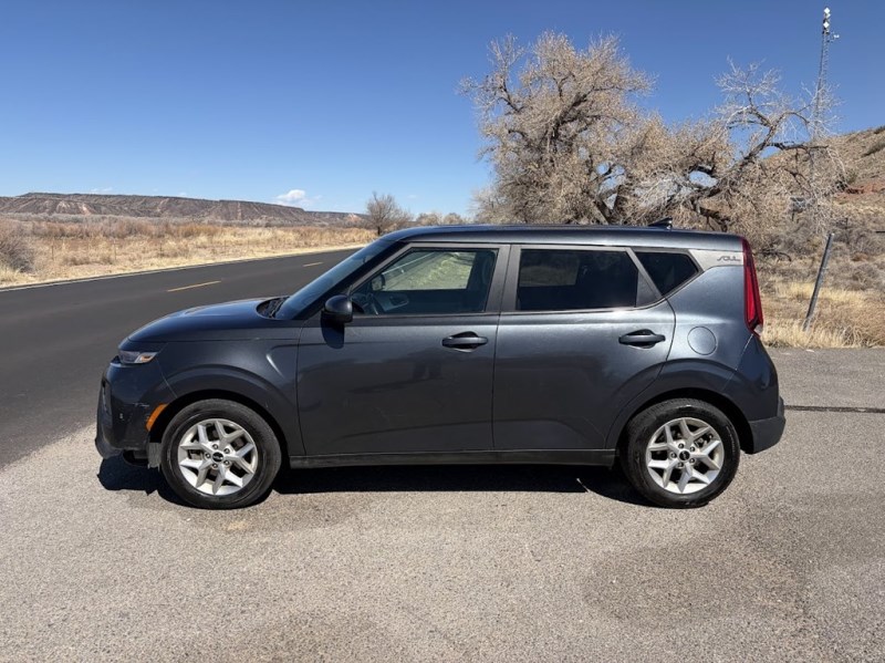 Additional photo of vehicle.