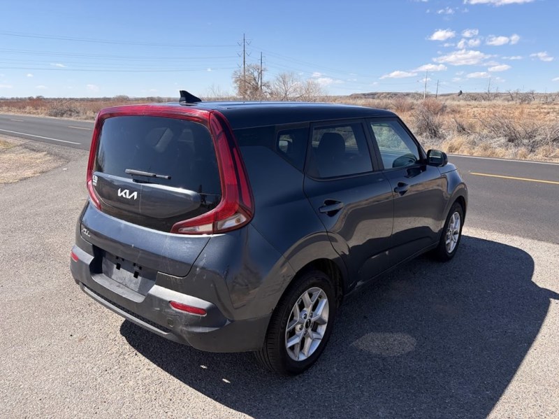 Additional photo of vehicle.
