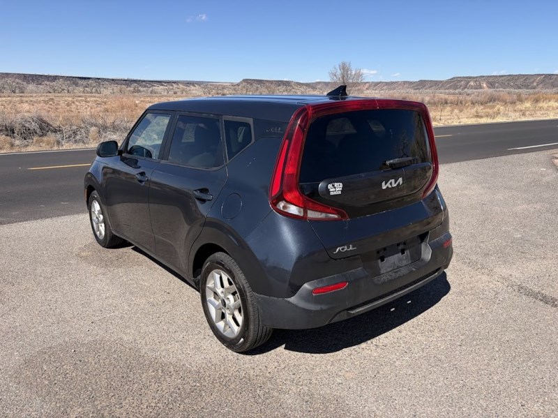 Additional photo of vehicle.