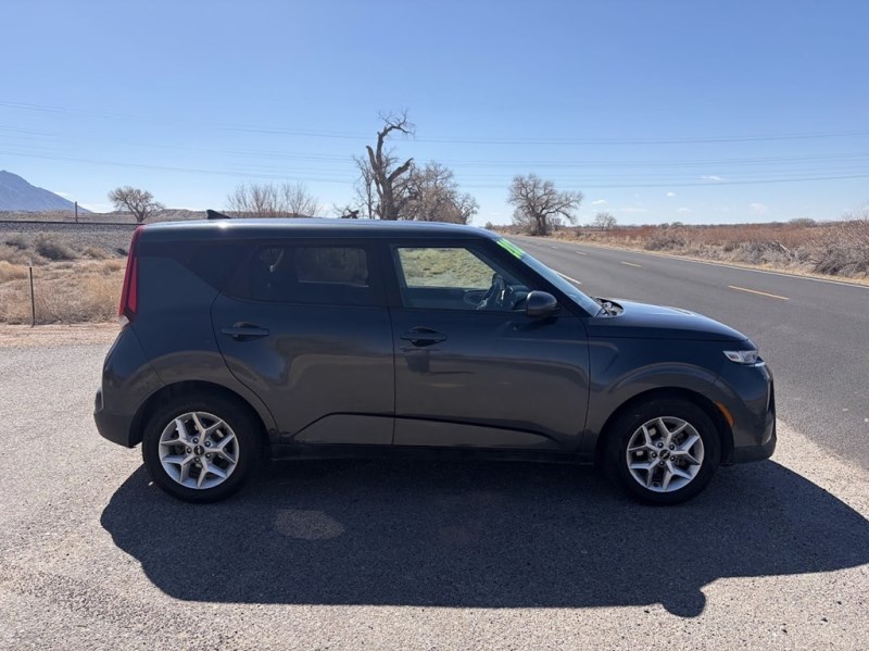 Additional photo of vehicle.