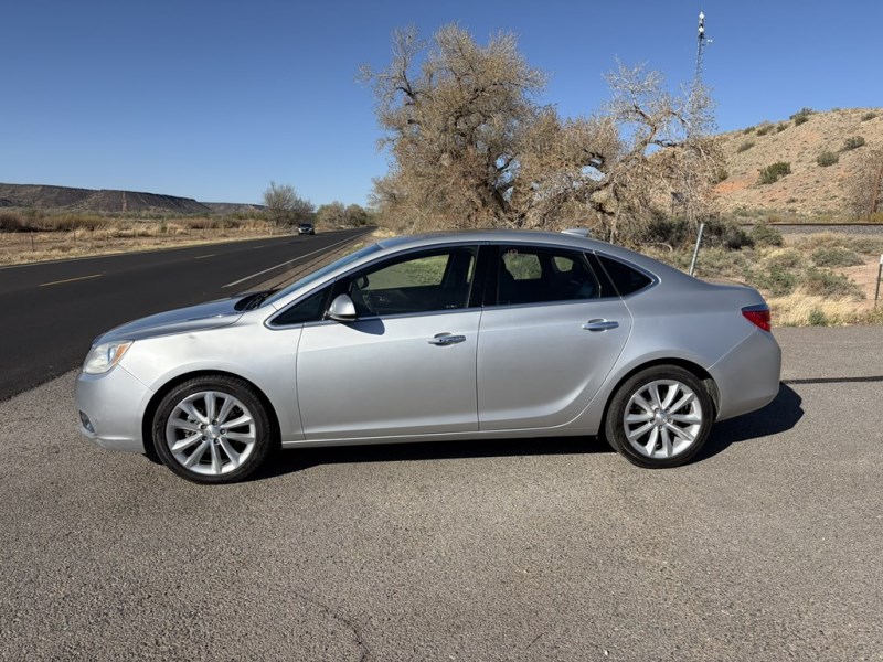 Additional photo of vehicle.