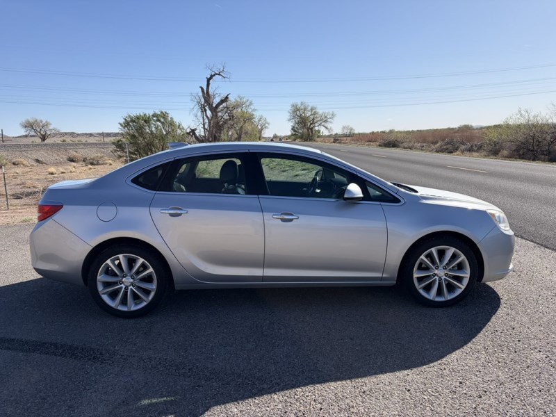 Additional photo of vehicle.