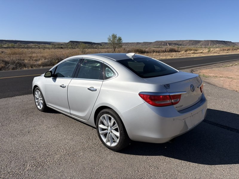 Additional photo of vehicle.