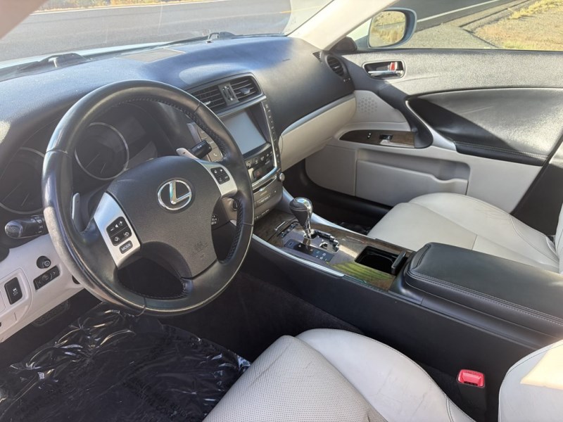 2013 Lexus IS 250 - Photo 9