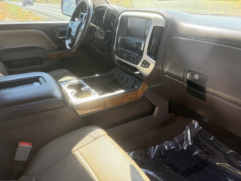 Additional photo of vehicle.