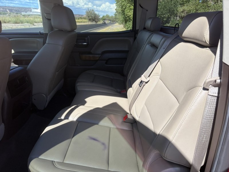 Additional photo of vehicle.