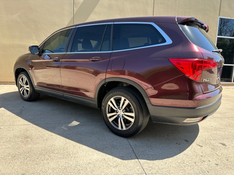 Additional photo of vehicle.