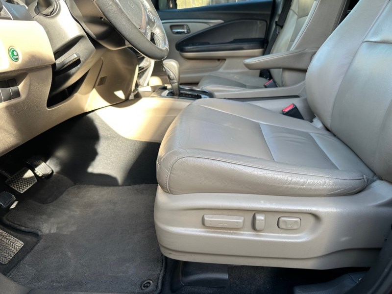Additional photo of vehicle.