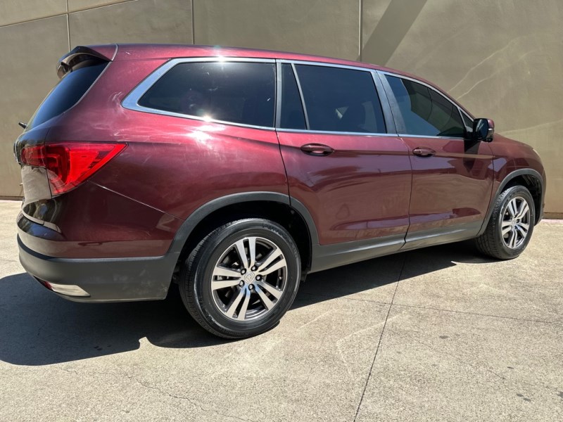 Additional photo of vehicle.