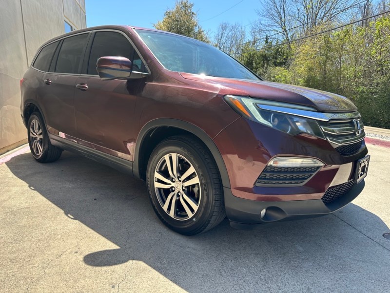 Additional photo of vehicle.