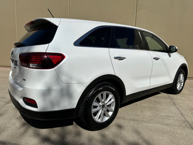 Additional photo of vehicle.