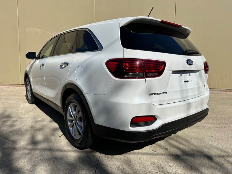 Additional photo of vehicle.