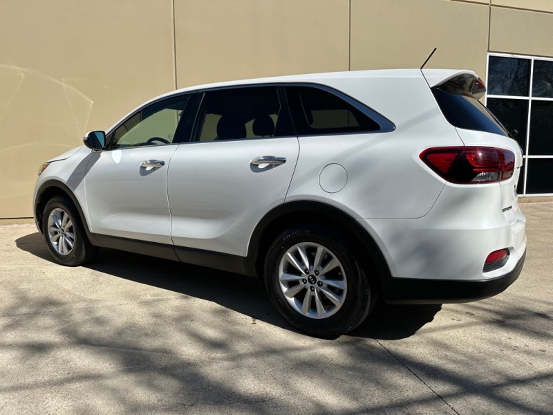 Additional photo of vehicle.