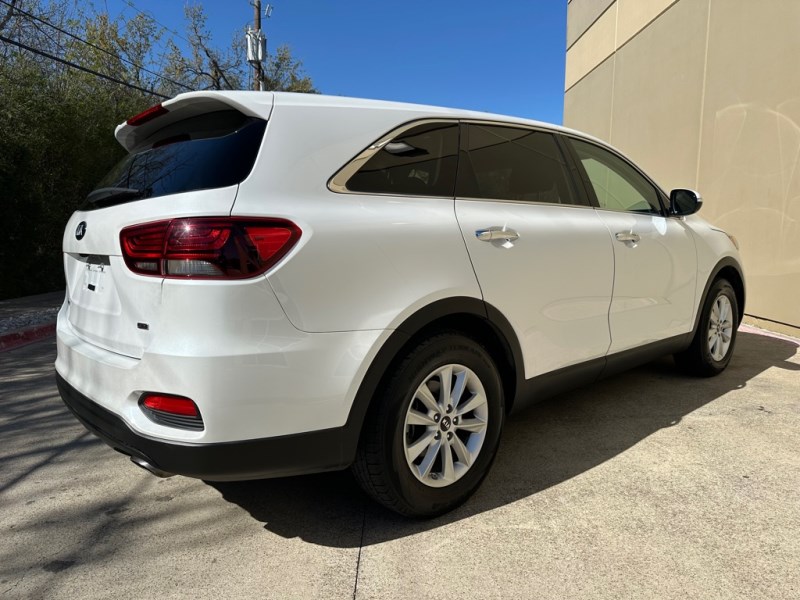 Additional photo of vehicle.